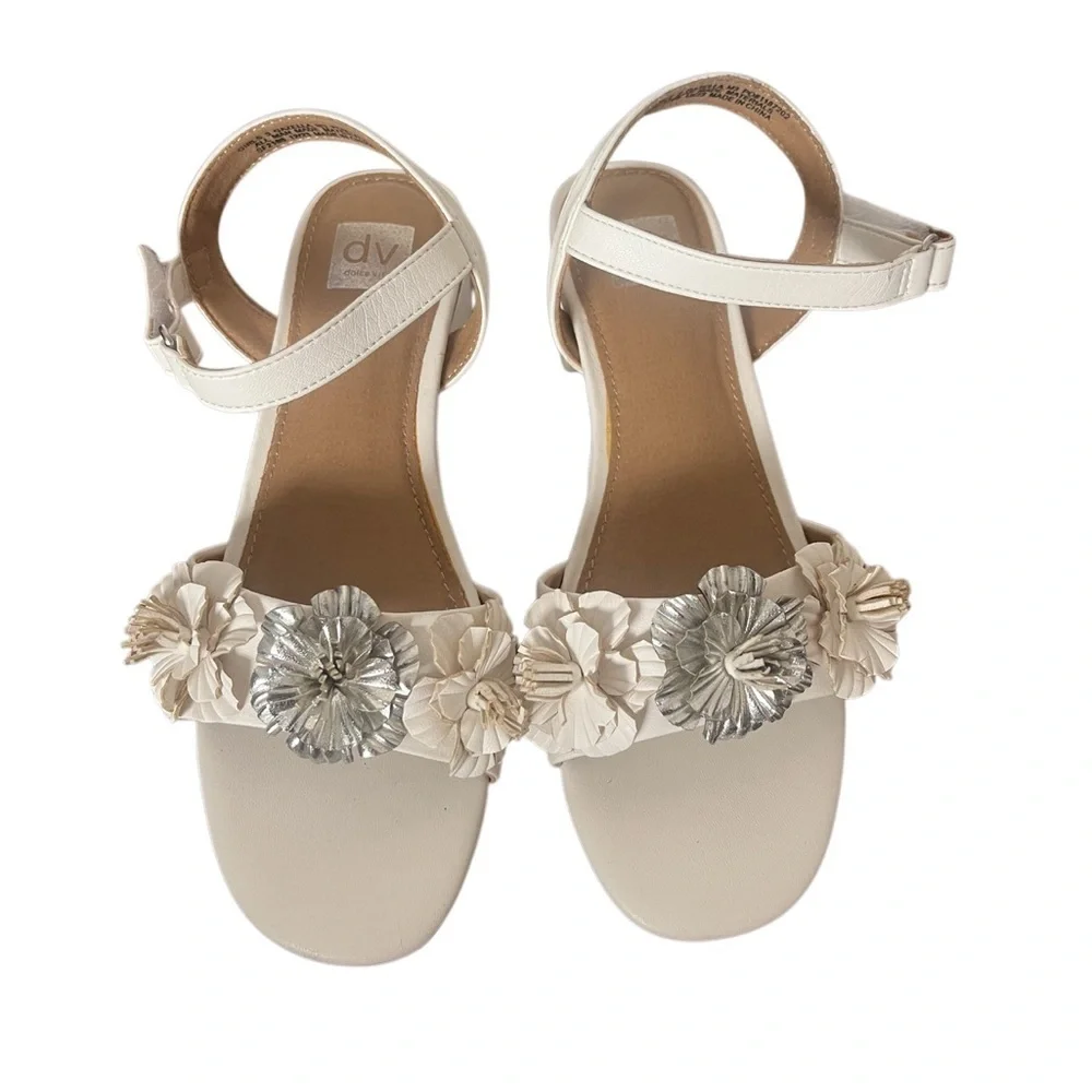 NWOT DV by Dolce Vita Girls White and Silver Flower Ankle Strap Sandals-Size 3